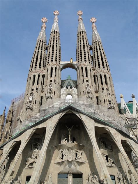 File:Sagrada Familia 03.jpg