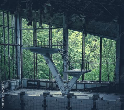 Abandoned radioactive pool in school of Pripyat, Chernobyl Exclusion ...