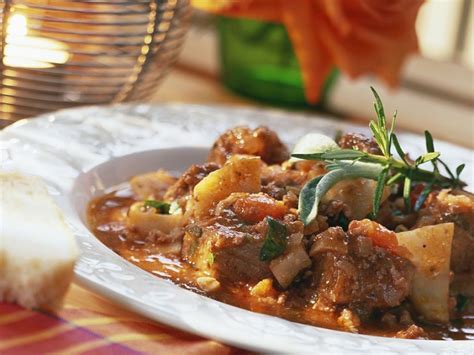 pork goulash Recipe | EatSmarter