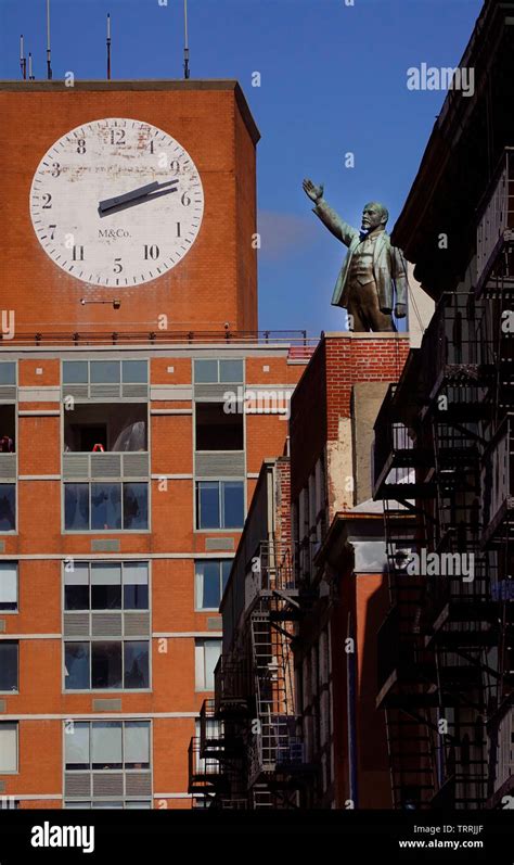 Lenin statue on top of a building in Manhattan NYC Stock Photo - Alamy