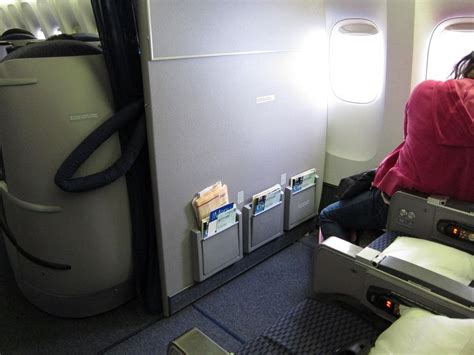 Consider the advantages and disadvantages of bulkhead seats when you ...