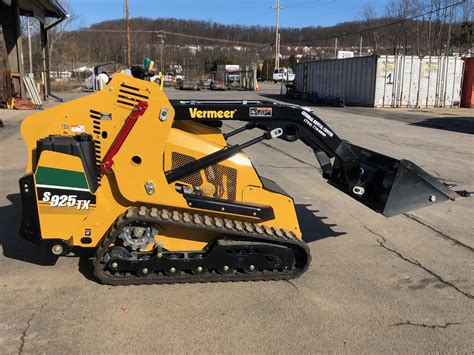 Mini Skid Steer Loader 925LBs | General Rental Center