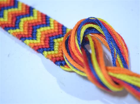 How to Make a Chevron Friendship Bracelet (with Pictures)