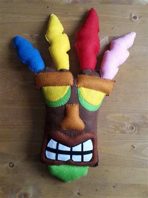 Handmade Crash Bandicoot Aku Aku Mask by sfxbecks on DeviantArt