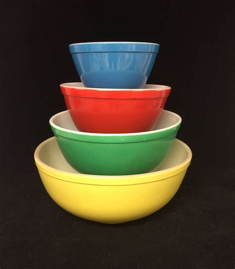 Vintage Pyrex Nesting Bowls