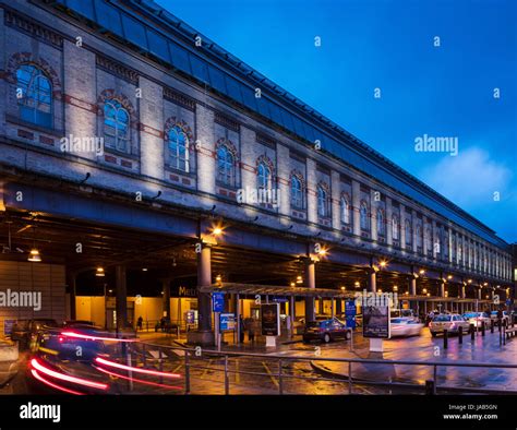 Manchester piccadilly station exterior hi-res stock photography and ...