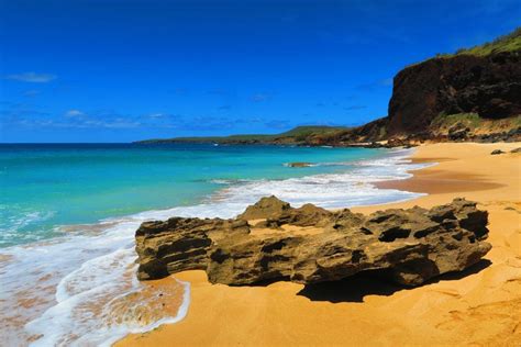 A Guide To Hawaii's Best Beaches With Sand In All Colors Of The Spectrum