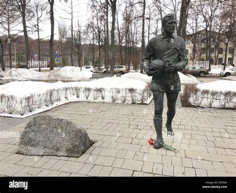 Lev Yashin statue, Luzhniki, Moscow, Russia Stock Photo - Alamy