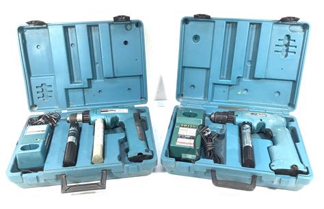 Lot - (2) Makita Cordless Screw Guns/ Drills