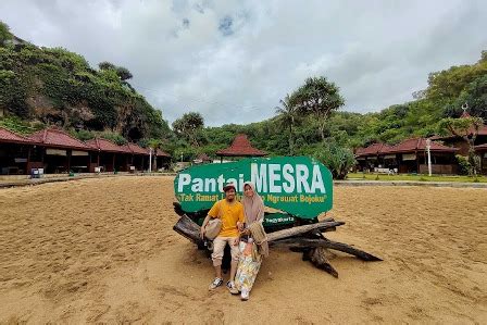 Pantai Mesra Gunungkidul – Lokasi dan Harga Tiket Masuk Terbaru - Yogyakarta Tour & Travel