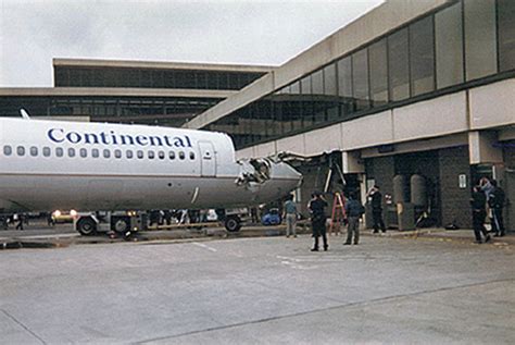 Crash of a Boeing 727-227 in Newark | Bureau of Aircraft Accidents Archives