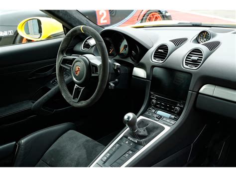 2020 Porsche Cayman: 30 Interior Photos | U.S. News