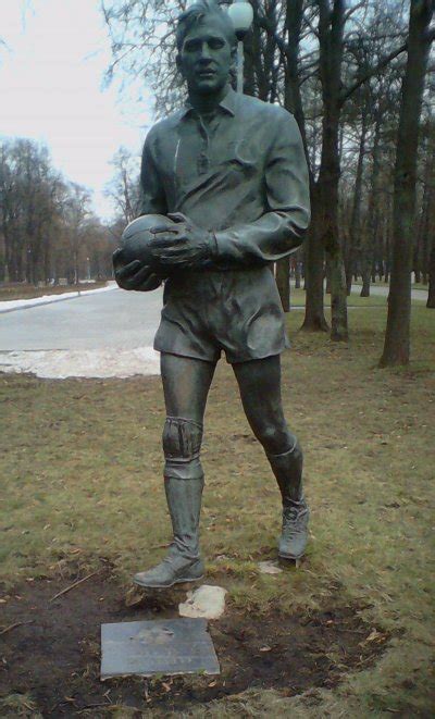 The Sporting Statues Project: Lev Yashin: Park by Luzhniki Stadium, Moscow