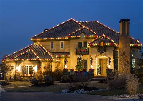 Outdoor Christmas Lights Ideas For The Roof