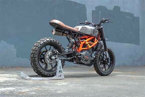 KTM 390 Duke modified with parts from Yamaha RD 400