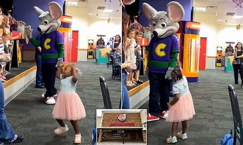 Mother Accuses Chuck E Cheese Employee Of Racism After Mascot Is