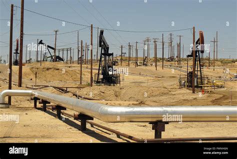 Oil fields of Kern County Stock Photo - Alamy