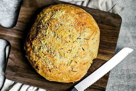 Easy Dutch Oven Bread with Roasted Garlic and Rosemary {No-Knead Bread ...