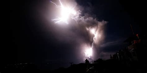 Philippines Taal volcano generates lightning: Here's what causes those ...