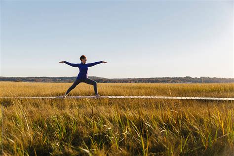 «Active Senior Senior Citizen Yoga Outdoors In Autumn» del colaborador ...