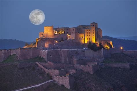 Parador Castle Hotel near Montserrat & Barcelona - Parador de Cardona