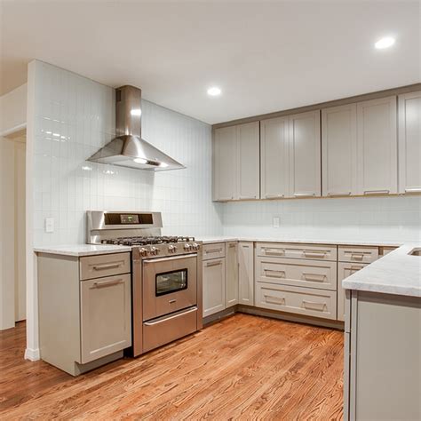 White Subway Tiles Kitchen Backsplash : Dress Your Kitchen In Style ...