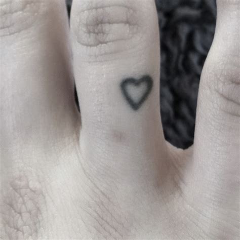 Heart tattoo on finger. Perhaps in white ink? | Heart tattoo on finger ...