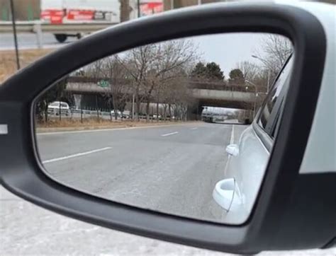 Car safety expert gives crucial mirror tip and blind spot 'danger zone ...