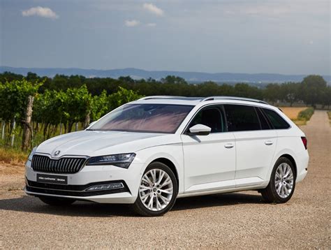 Ready to Patrol: The ŠKODA Superb is the new frontline Police car ...