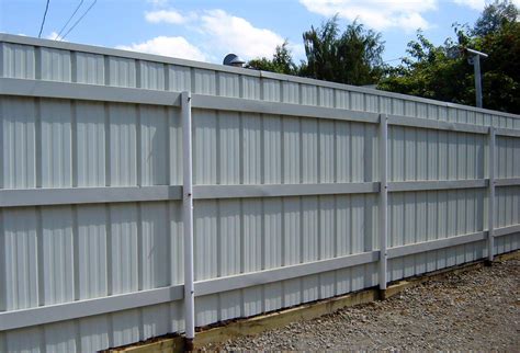 20+ Corrugated Metal Fencing Ideas – The Urban Decor