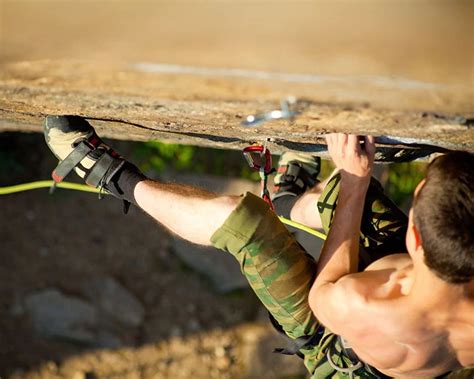 Comparing Bouldering vs Rock Climbing: Key Differences & Similarities ...