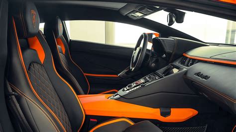 Arriba 47+ imagen lamborghini aventador s interior - Abzlocal.mx