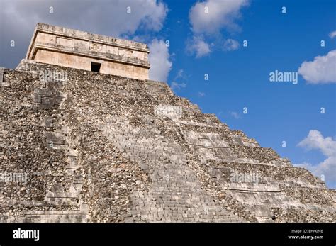 Chichen Itza Mayan Temple in Mexico Stock Photo - Alamy