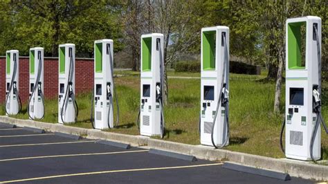 eVolt India partners up with Indian Oil partner to install EV charging ...