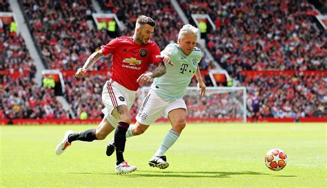 Manchester United vs Bayern Munich legends: Match pictures - Manchester ...