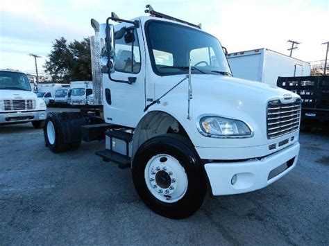 Freightliner Day Cab Single Axle Cars for sale