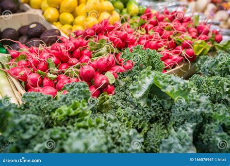 Organic Vegetables in Market Stock Image - Image of healthy, grocery ...