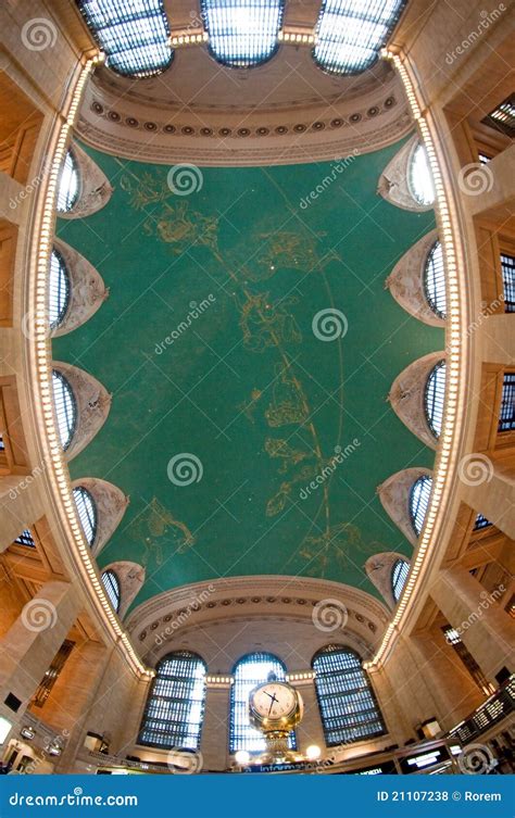 Grand Central Station Ceiling / What Is That Spot on the Ceiling of ...