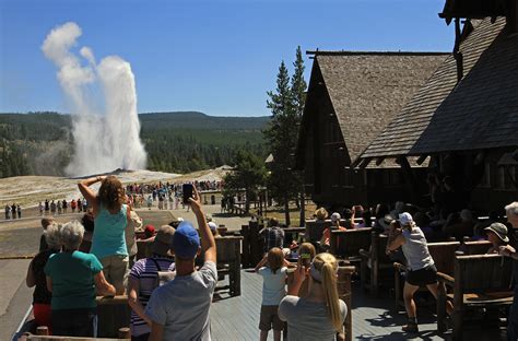 Old Faithful Inn – Yellowstone Reservations-