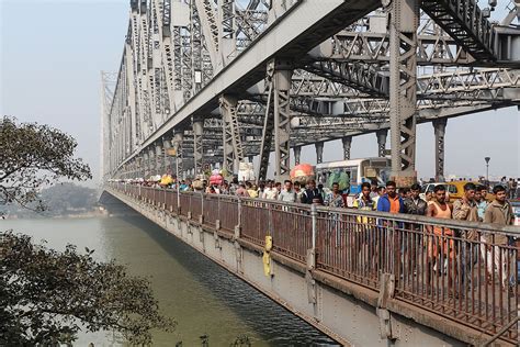 Howrah Bridge, Kolkata | Photo, History of Rabindra Setu @Holidify