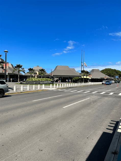 Kona International Airport (KOA) Closed Due To Cracks On Runway