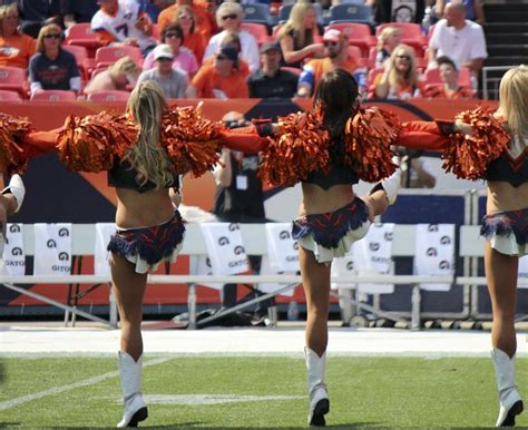 Denver Broncos Cheerleaders | Broncos cheerleaders, Denver bronco ...