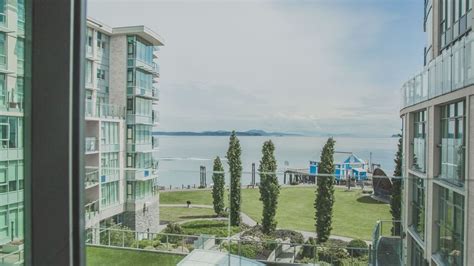 SeaView Guest Room in Sidney BC - Sidney Pier Hotel & Spa