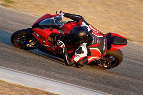 Third-gen 2019 BMW S1000RR gains 8 hp, loses 24 lb, and gets symmetrical