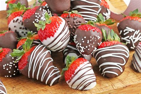 How to Make Chocolate Covered Strawberries | Foolprooff & No Sweating