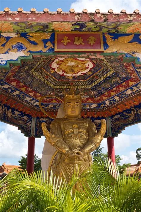 Discover The Incredible Ten Thousand Buddhas Monastery In Hong Kong