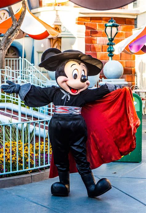 Guide To The Best Time Ever At The Disneyland Halloween Party!