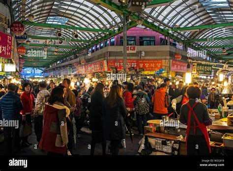 Dongdaemun Market, Dongdaemun District, Seoul, South Korea Stock Photo ...