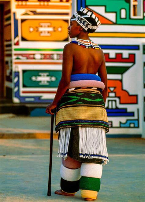 Africa Online Museum » South Africa » Ndebele Nuptials » Photos