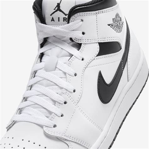 Air Jordan 1 Mid White Black DQ8426-132